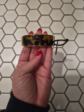 Womens J. Crew Bracelet Tortoise Shell Animal Print Gold Tone Hinged Bangle Glam